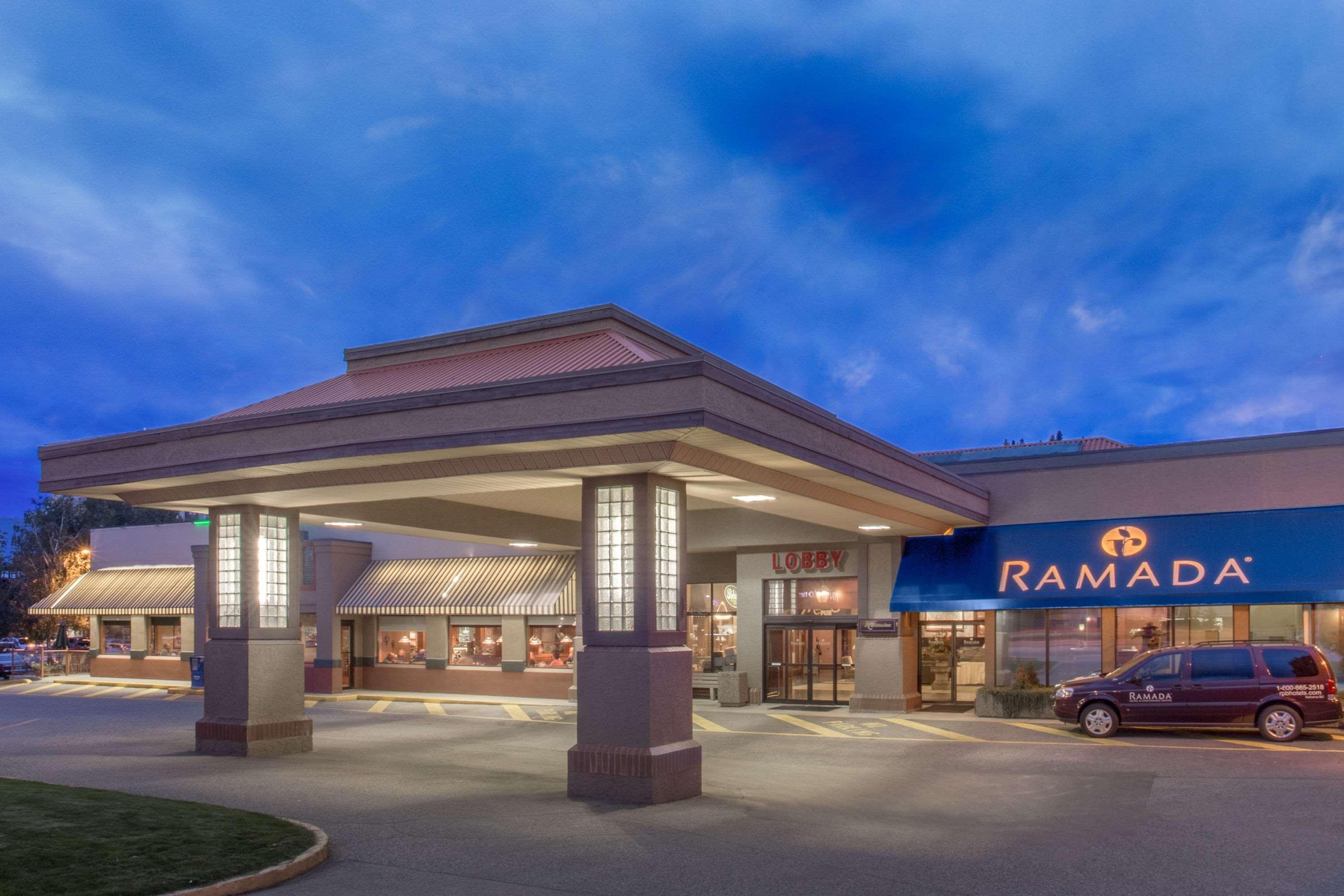 Ramada By Wyndham Kelowna Hotel & Conference Center Exterior photo